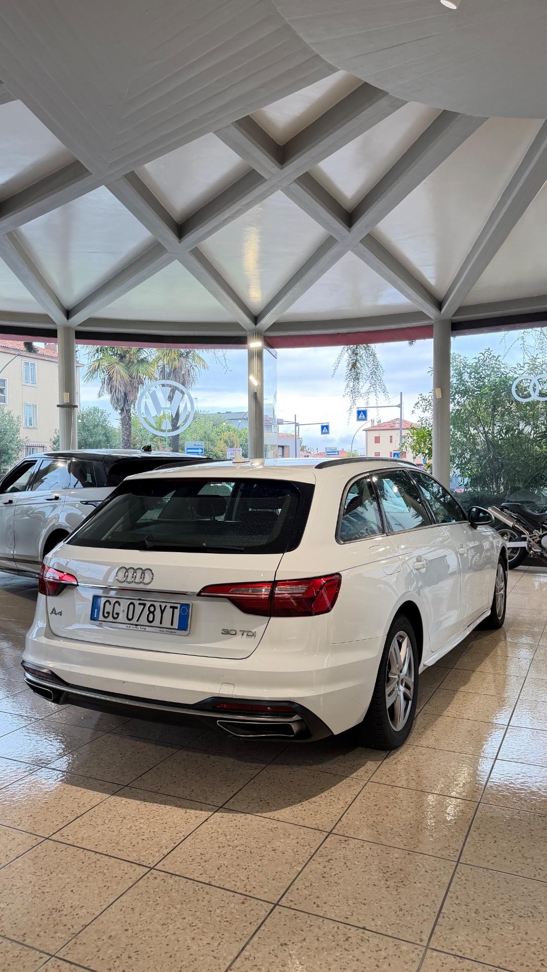 Audi A4 Avant 30 TDI S line edition