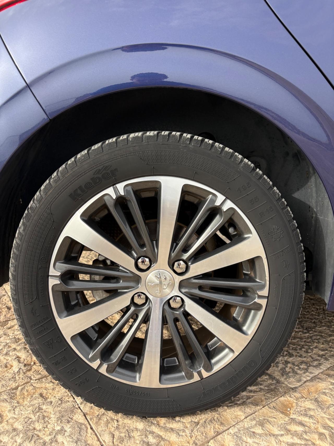 Peugeot 208 già omologata per disabili Allure