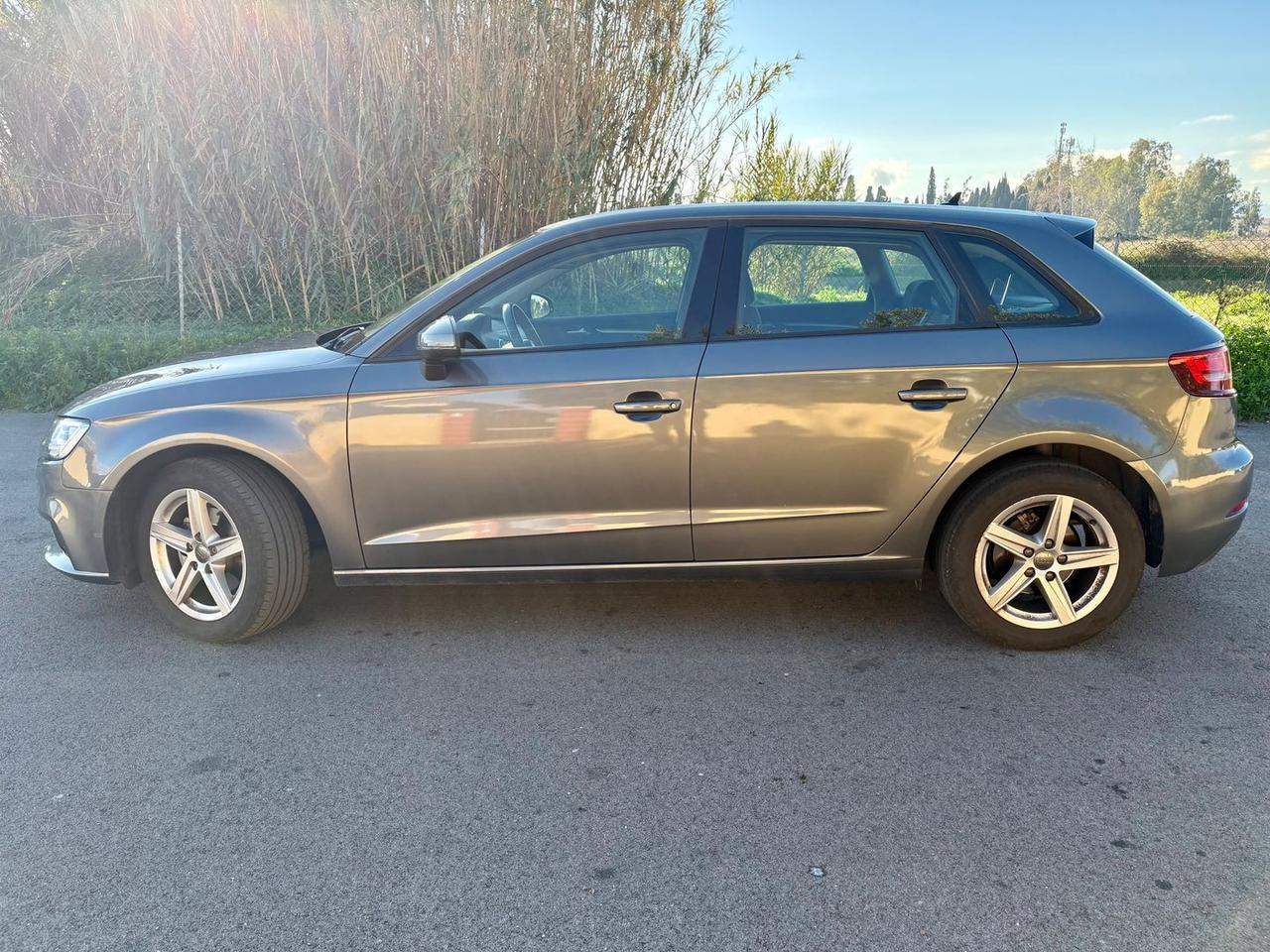 Audi A3 1.6 30 TDI Admired #8285