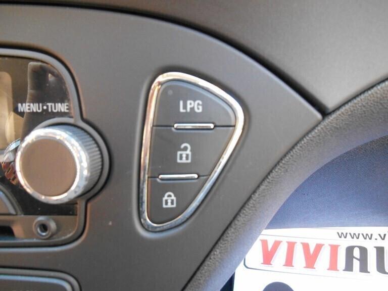 Opel Corsa 1.4 90CV GPL Tech 5 porte NEOPATENTATI