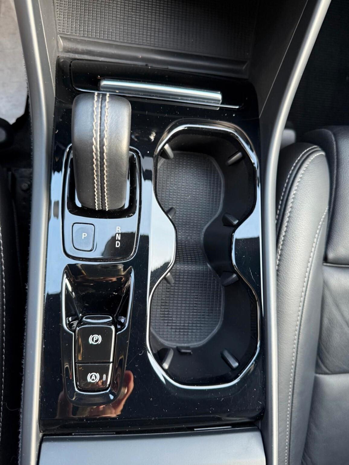 Volvo XC40 B4 AWD HYBRID Geartronic R-Design