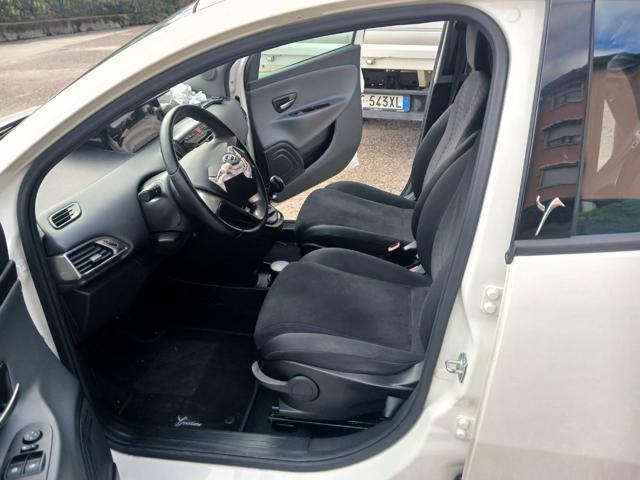 LANCIA Ypsilon 1.2 69 CV 5 porte VEICOLO PER COMMERCIANTI