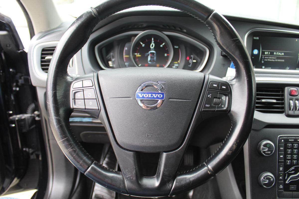 VOLVO - V40 - D2 R-design Kinetic