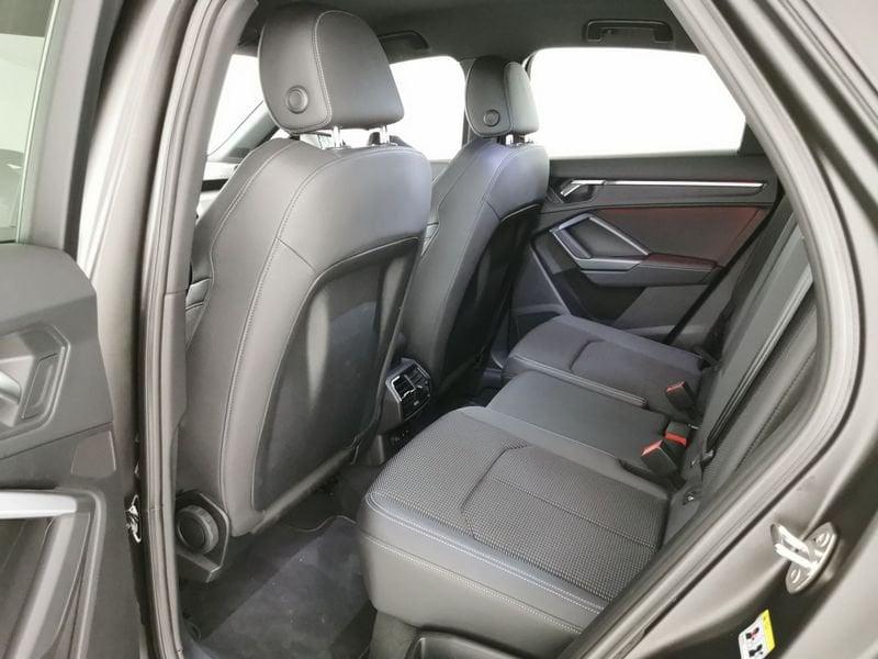 Audi Q3 Sportback 35 2.0 tdi Identity Black s-tronic