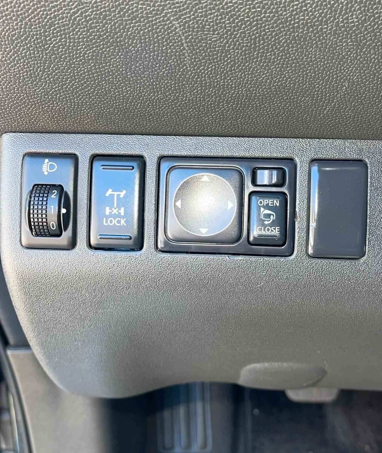 Nissan Navara 2.5 dCi 4 porte Double Cab Sport