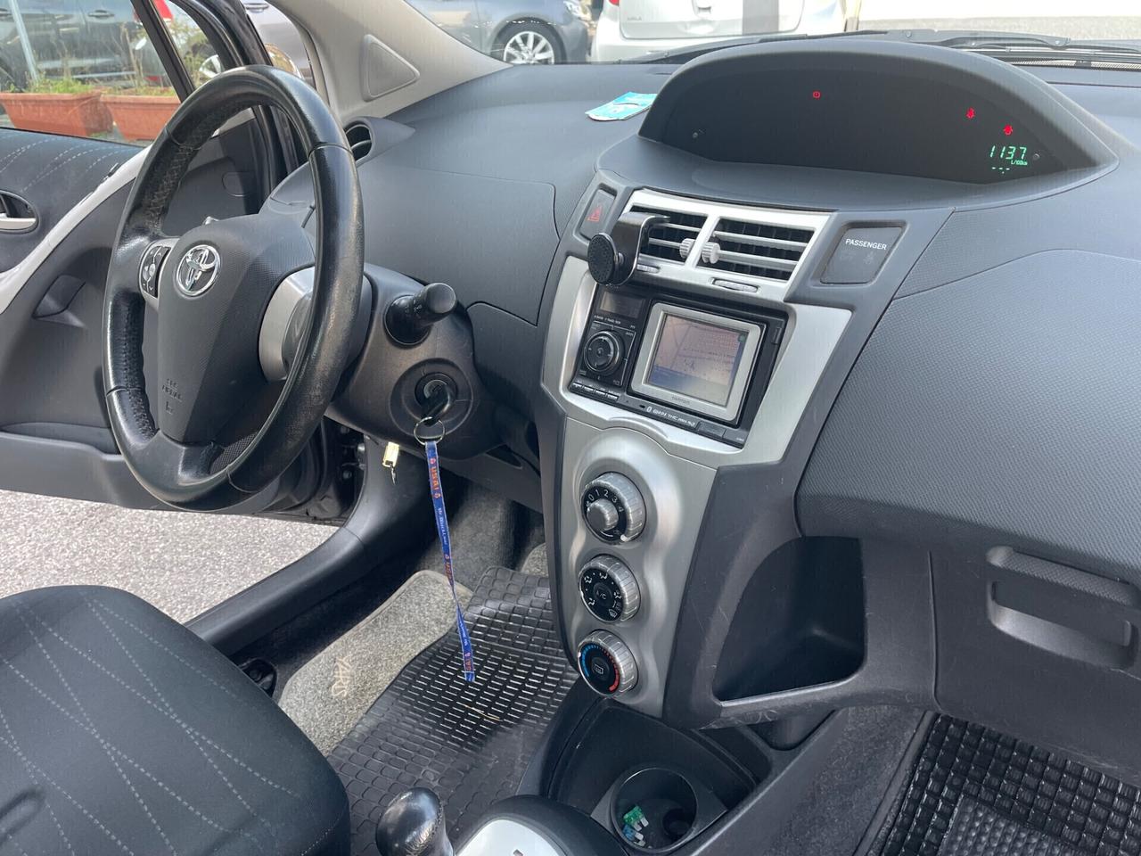 Toyota Yaris 1.3 5 porte Navi*Automatik*Solo 86000*