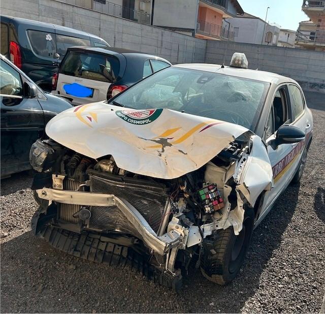 Citroen C3 2023 BlueHDi 100 S&S Business Combi sinistrata incidentata