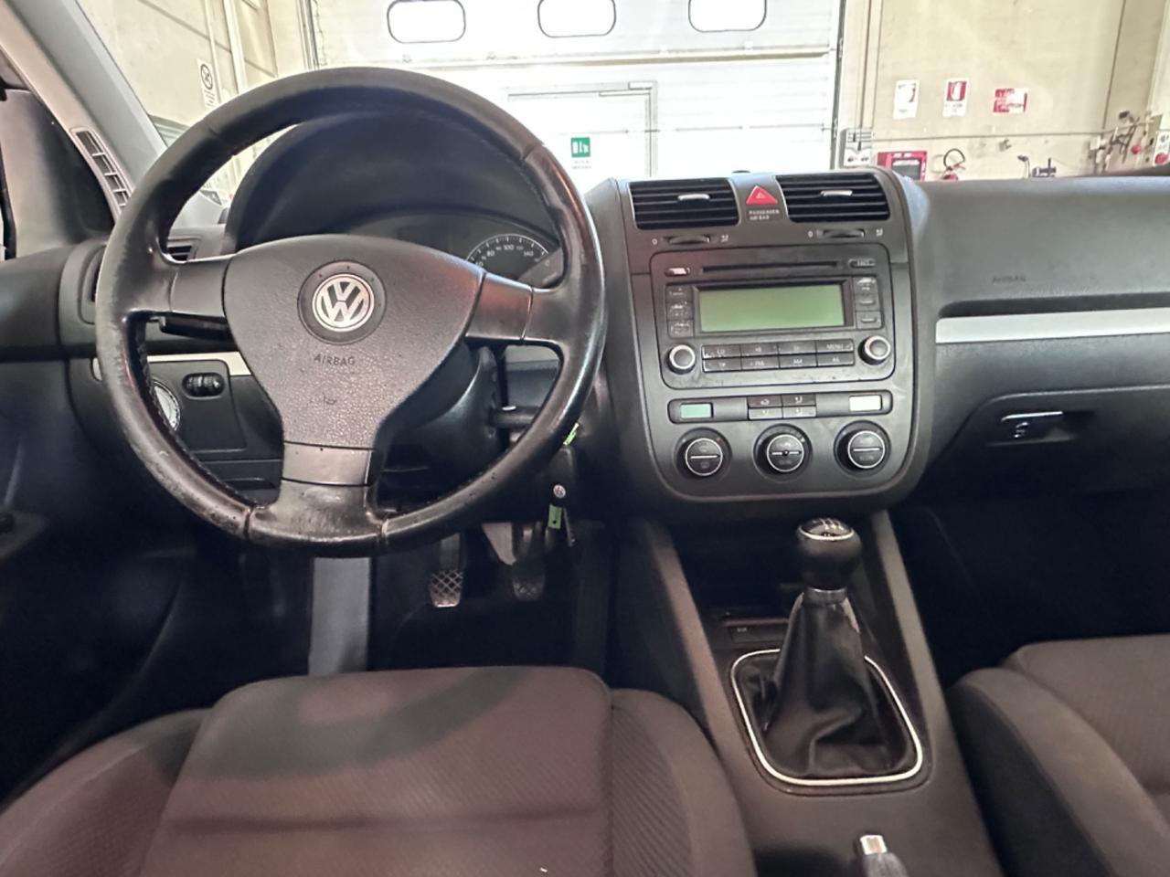 Volkswagen Golf 1.6 16V FSI 5p. Sportline