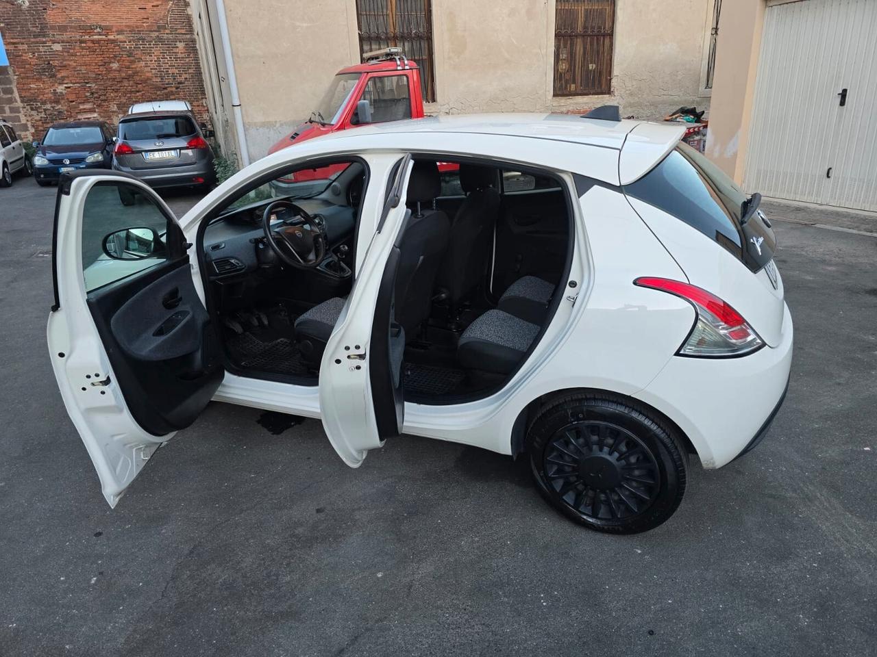 Lancia Ypsilon 1.2 69 CV 5 porte metano Ecochic Platinum