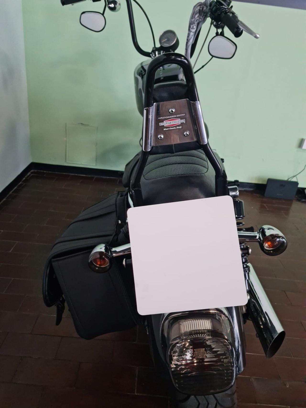 SPOSTER 883