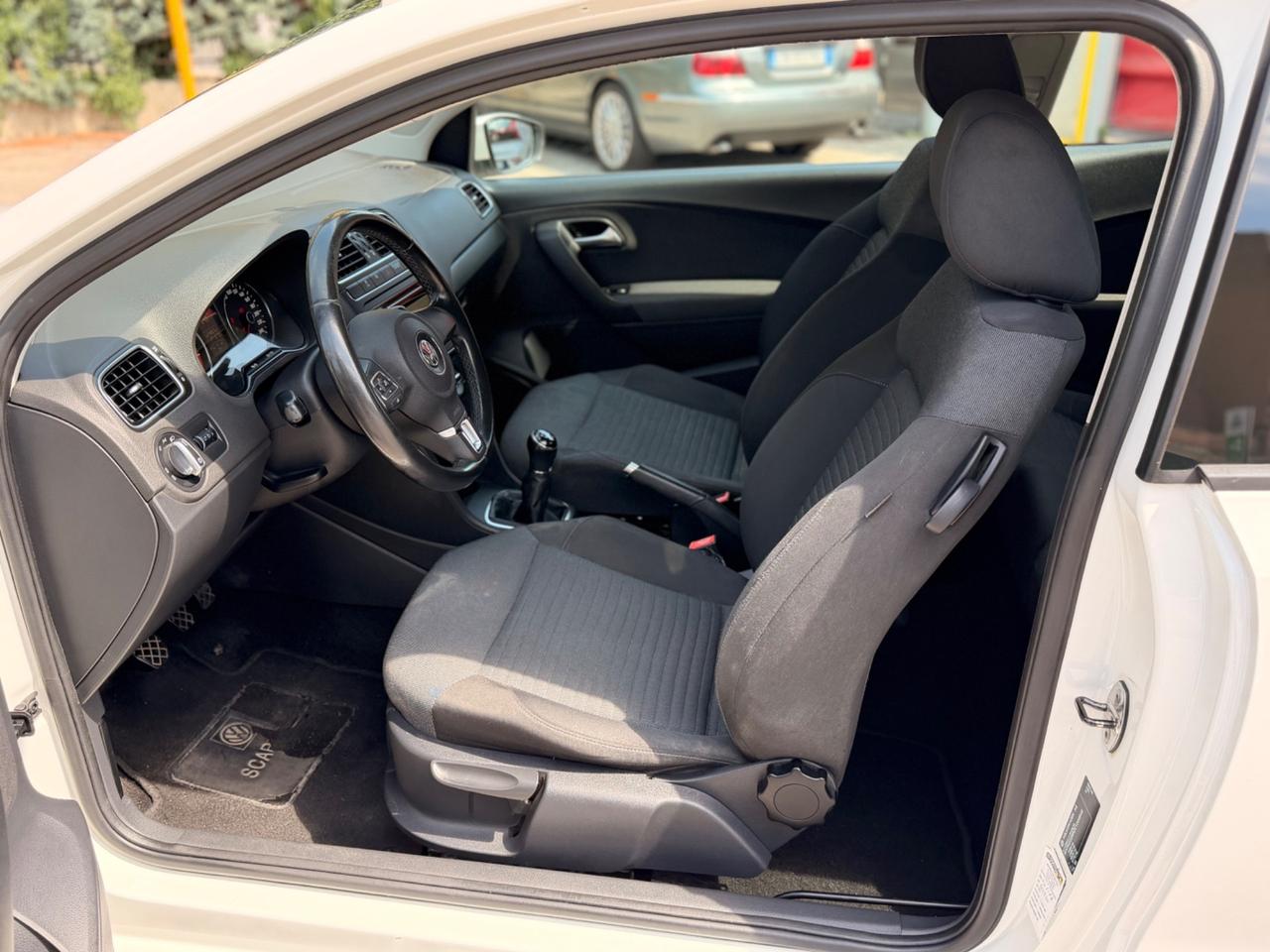 Volkswagen Polo 1.2 70 CV neopatentati gancio traino 2014