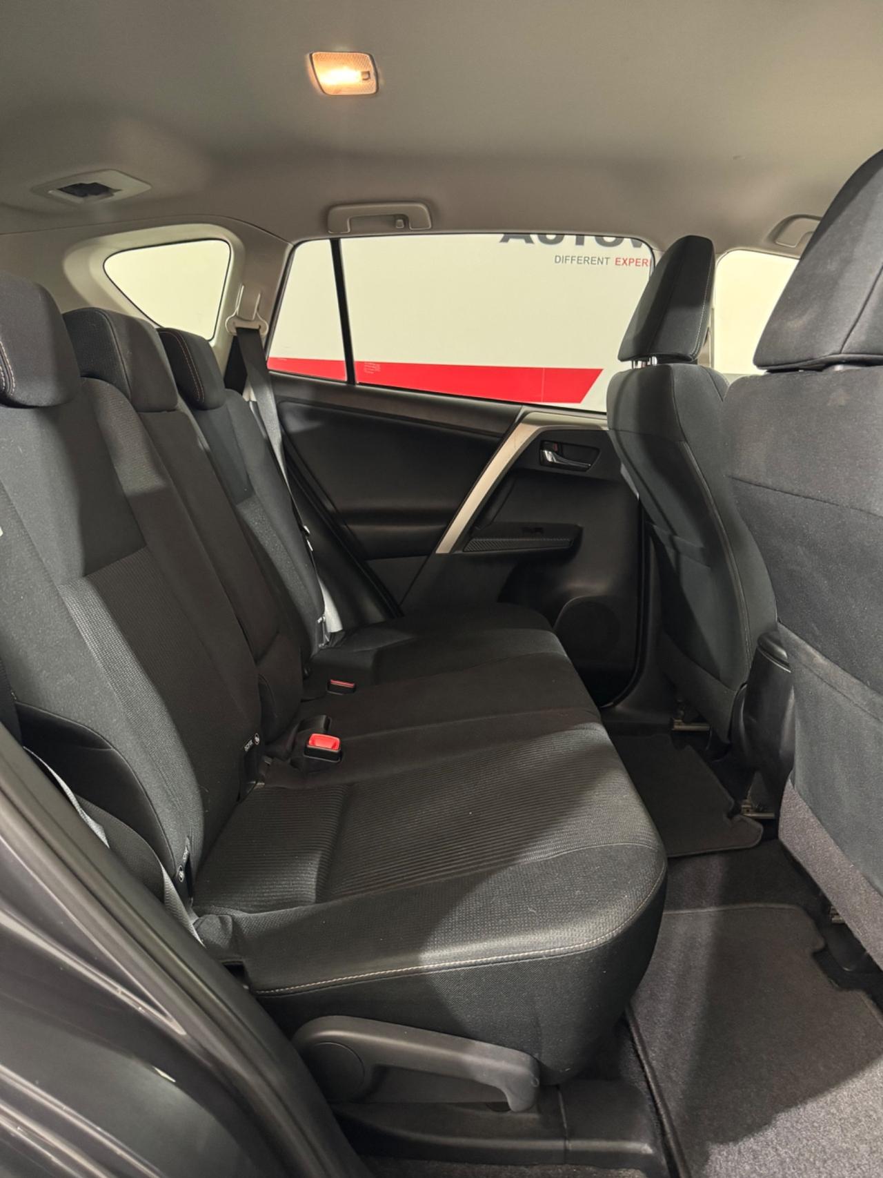 Toyota RAV 4 2.0 D-4D 4WD Lounge White Ed.