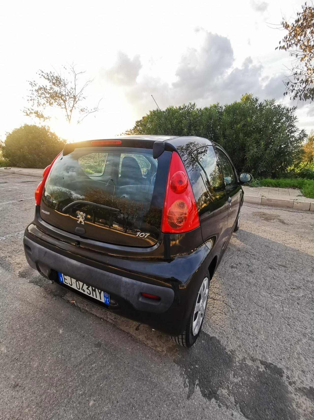 Peugeot 107 1.0 68CV 3p. Plaisir - 2011