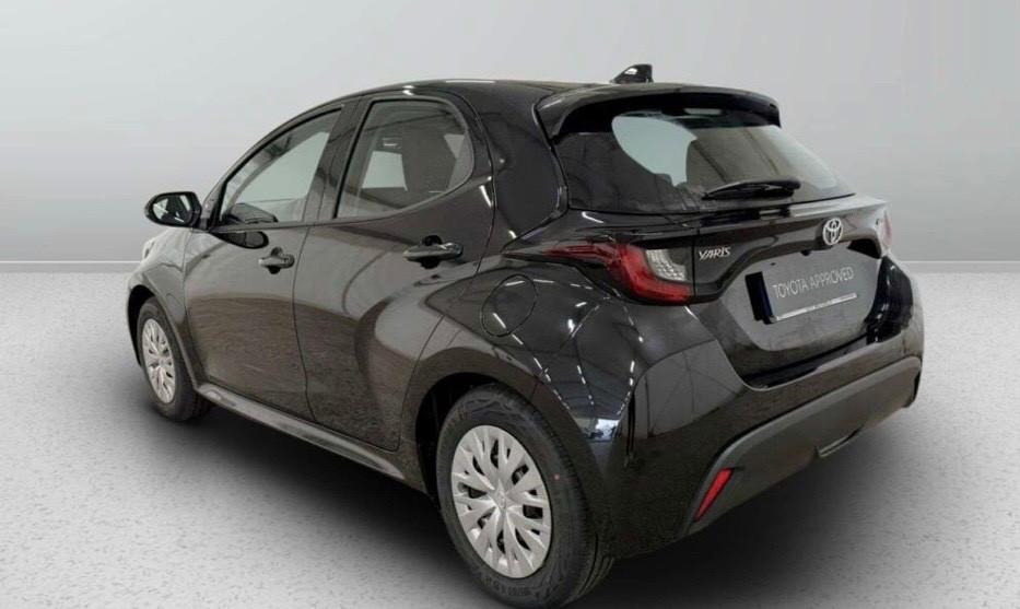 Toyota Yaris 1.5 Hybrid 5 porte Active KM 0 VARI ALLESTIMENTI KM 0