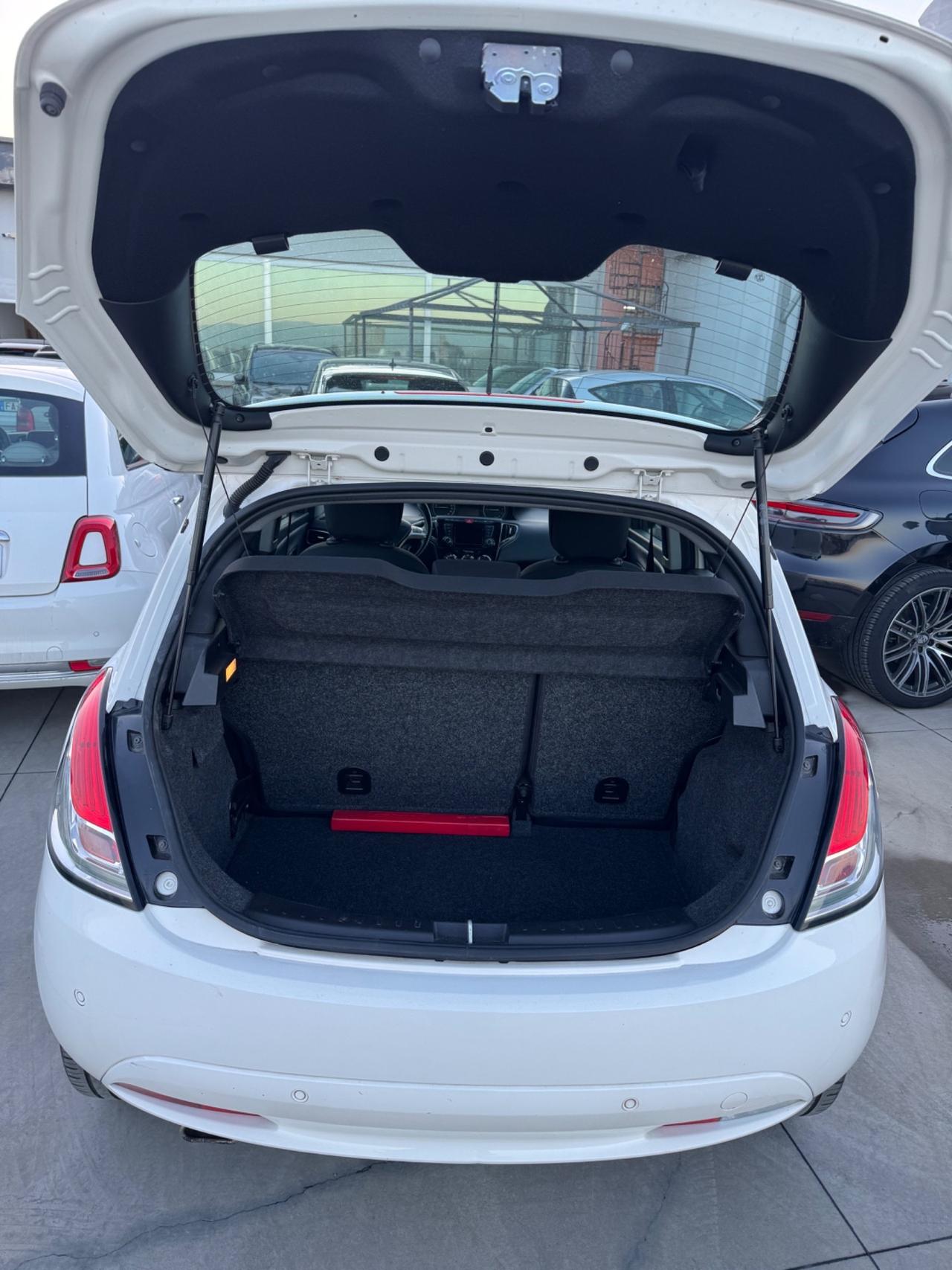 Lancia Ypsilon 1.2 69 CV 5 porte Gold