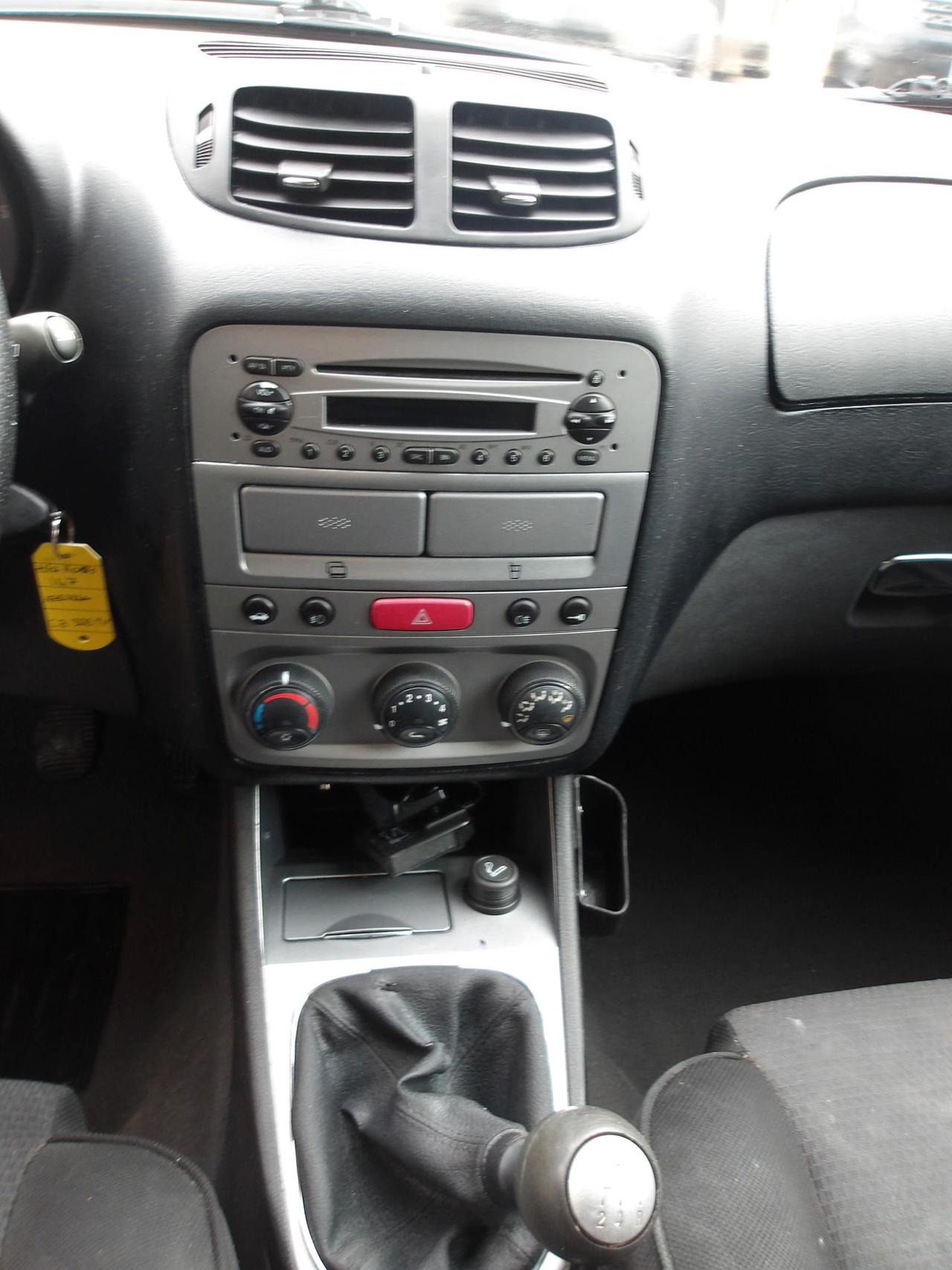 Alfa Romeo 147 5 Porte 147 5p 1.9 jtd Distinctive 120cv