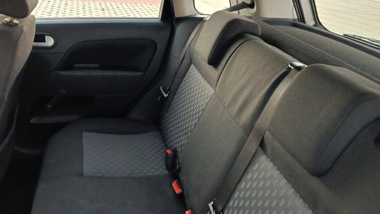 FORD FIESTA 1.2 BENZ -2005