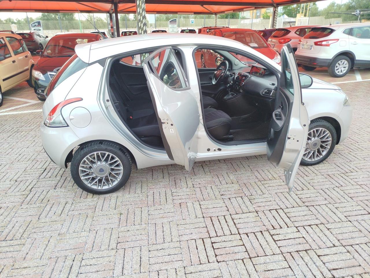 Lancia Ypsilon 1.2 69 CV 5 porte GPL Ecochic Platinum