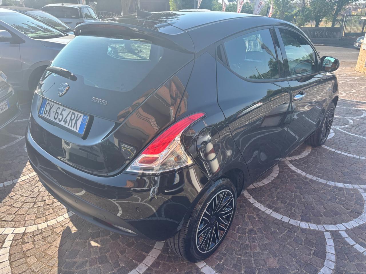 Lancia Ypsilon 1.0 FireFly 5 porte S&S Hybrid Ecochic Gold