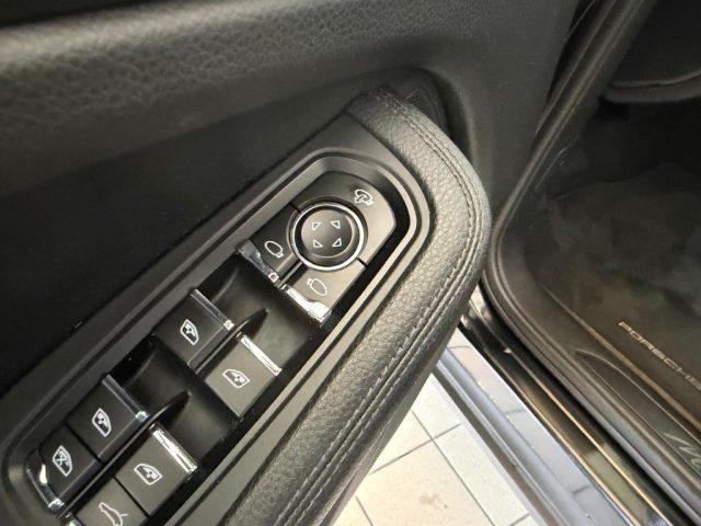PORSCHE Macan 2.0 //TOTAL BLACK//21//
