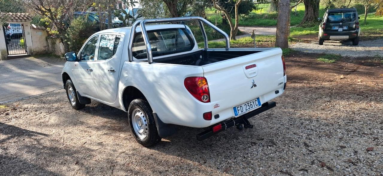 Mitsubishi L200 2.4 DI-D/154CV Club Cab Inform