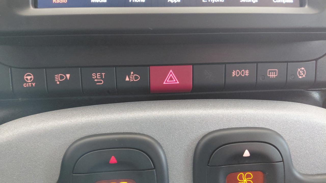 Fiat Panda 1.0 FireFly S&S Hybrid Garmin