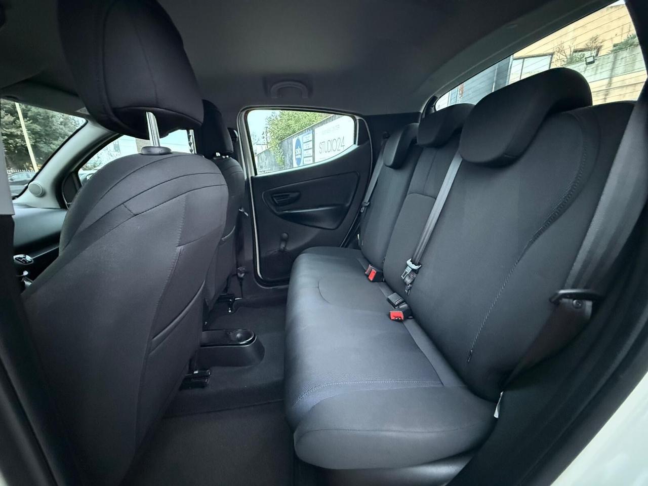 Lancia Ypsilon KM. 12.000! 1.2 BENZ. GOLD