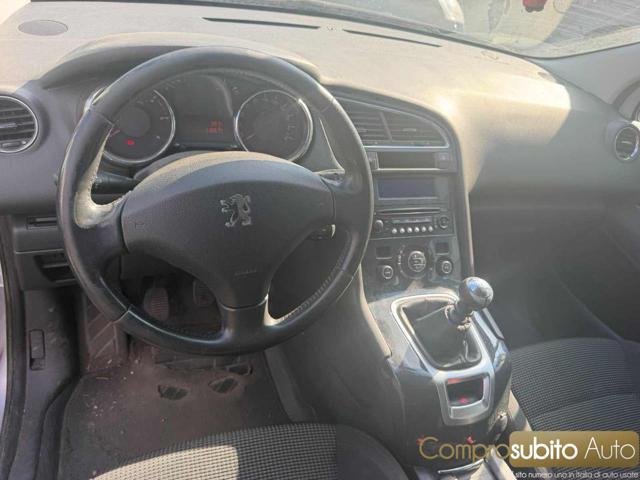 PEUGEOT 5008 1.6 HDi 7 POSTI
