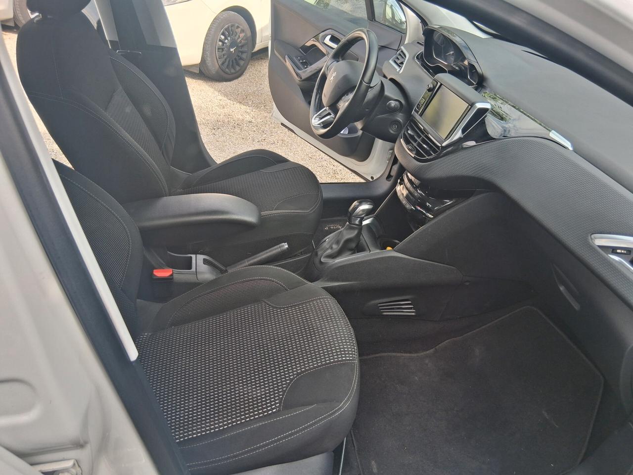 Peugeot 208 PureTech 82 5 porte Allure