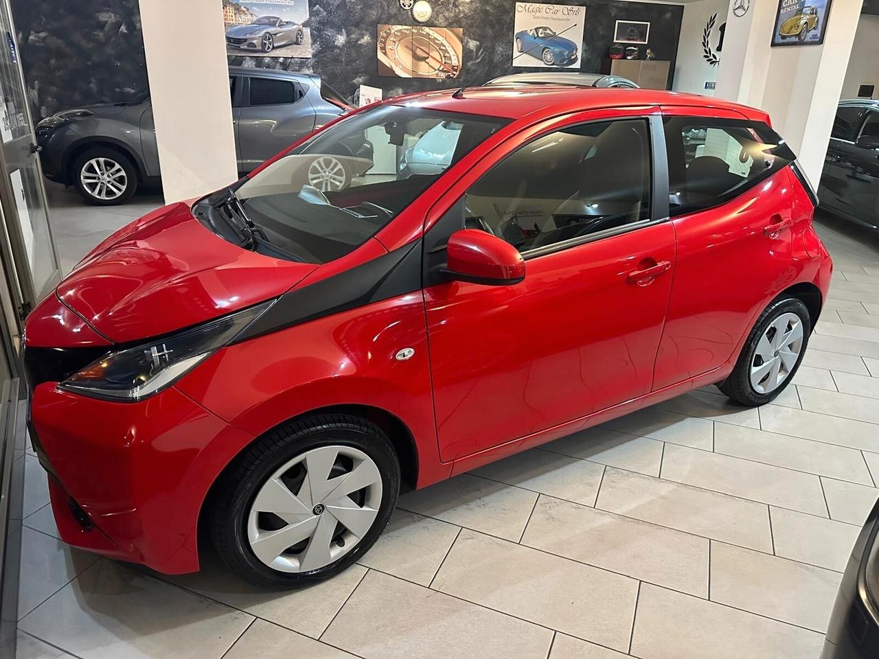 Toyota Aygo 1.0 VVT-i 69 CV 5 porte x-wave MMT