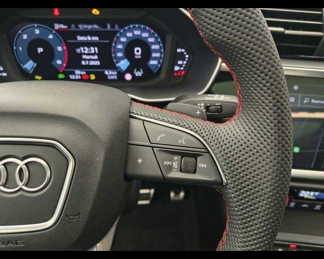 AUDI Q3 35 TDI S tronic Identity Black
