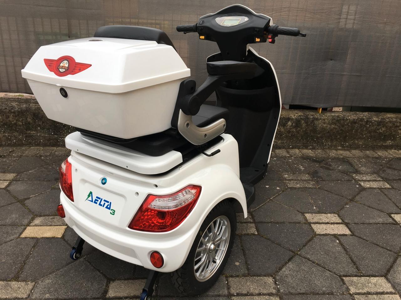 DELTA3 Scooter elettrico per anziani/disabili