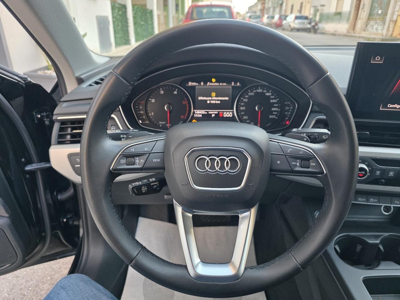 Audi A4 Avant 30 TDI/136 CV S tronic Business+Cerchi 18+Fari Led..