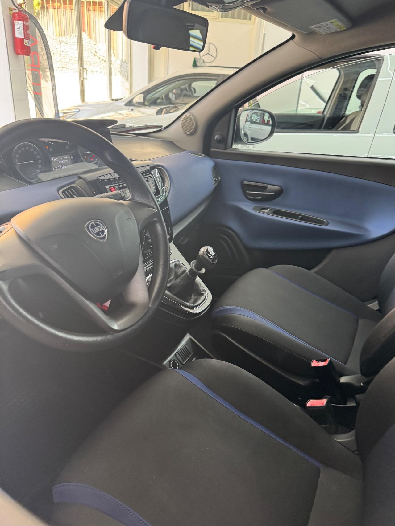 Lancia Ypsilon 1.2 69 CV 5 porte Platinum
