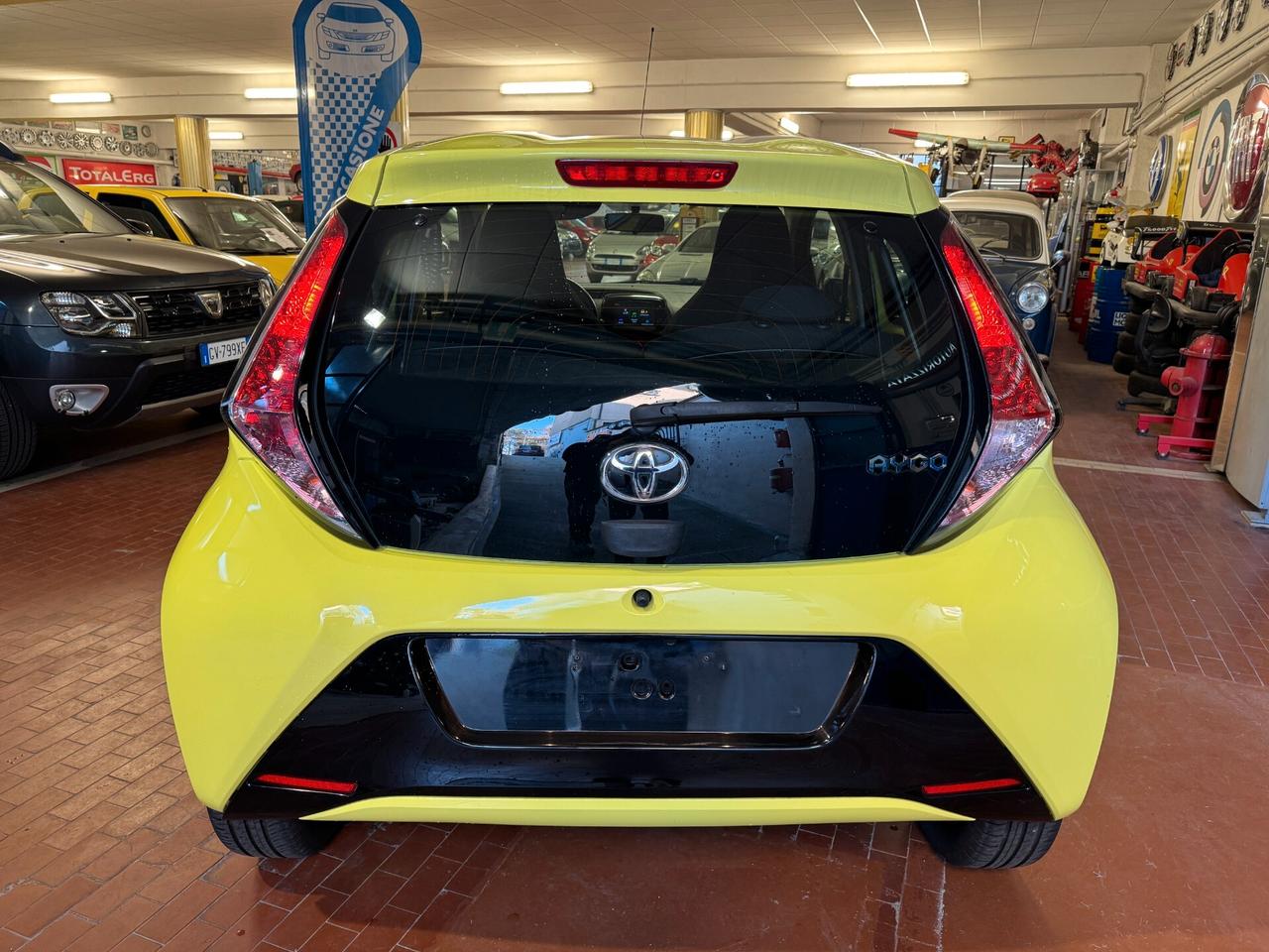 Toyota Aygo 1.0 VVT-i 69 CV 5 porte x-cite