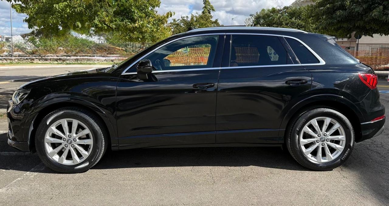Audi Q3 35 2.0 Tdi 150CV STronic TETTO-Led
