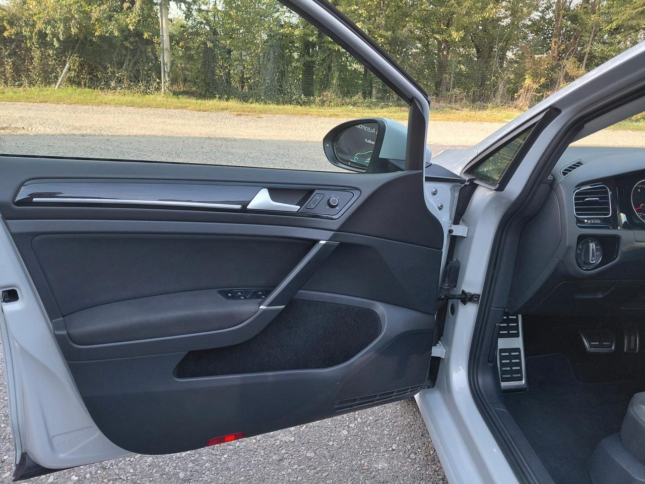 Volkswagen Golf VII 1.4 TGI DSG 5p. Executive BlueMotion (Neopatentati)