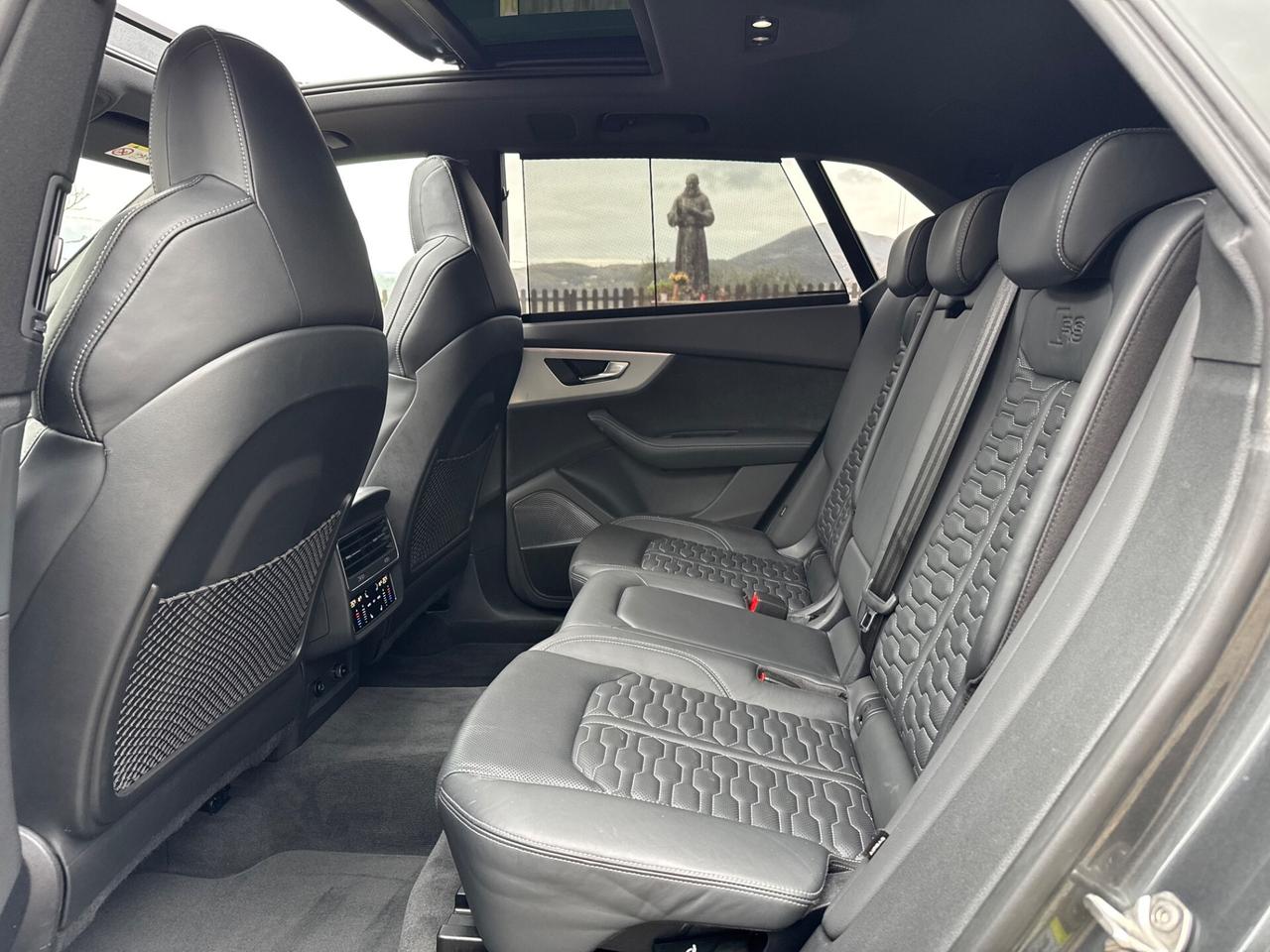 Audi Q8 RS TFSI V8 quattro tiptronic