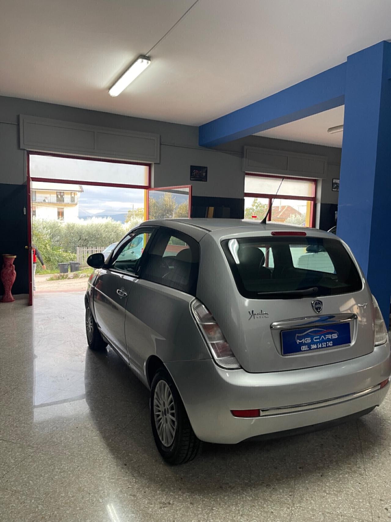 Lancia Ypsilon 1.3 MJT 75 CV Platino