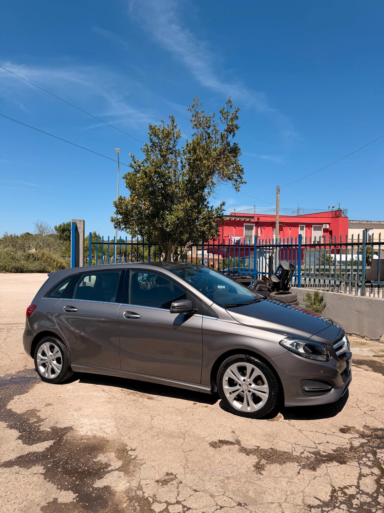 Mercedes-benz B 180 D AUTOMATIC EXECUTIVE 2017
