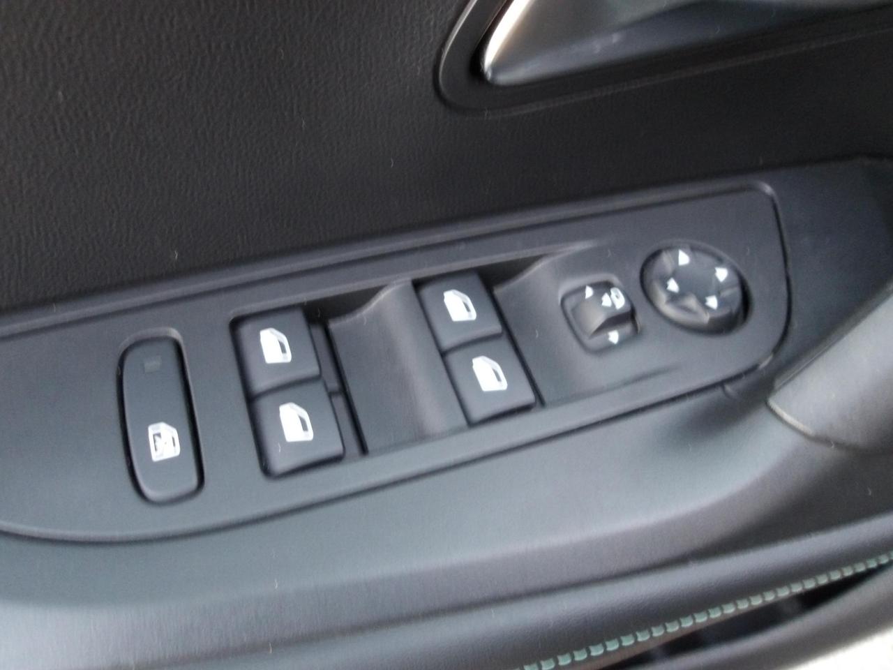 Peugeot 2008 1.2 puretech Allure Pack 130cv