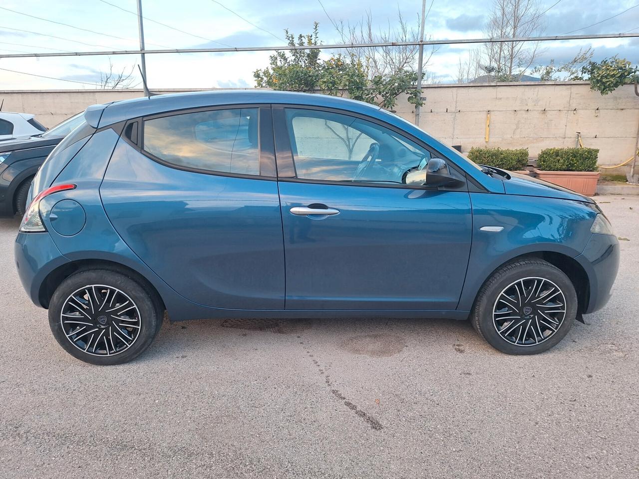 Lancia Ypsilon 1.0 FireFly 5 porte Hybrid Gold Nav
