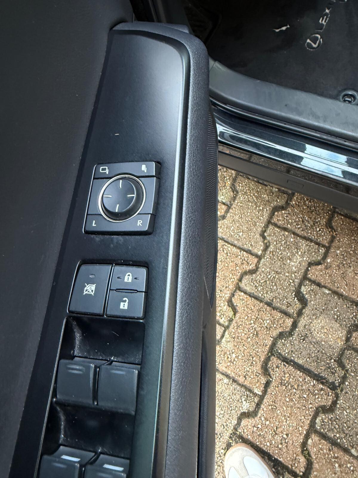 Lexus UX Hybrid Business
