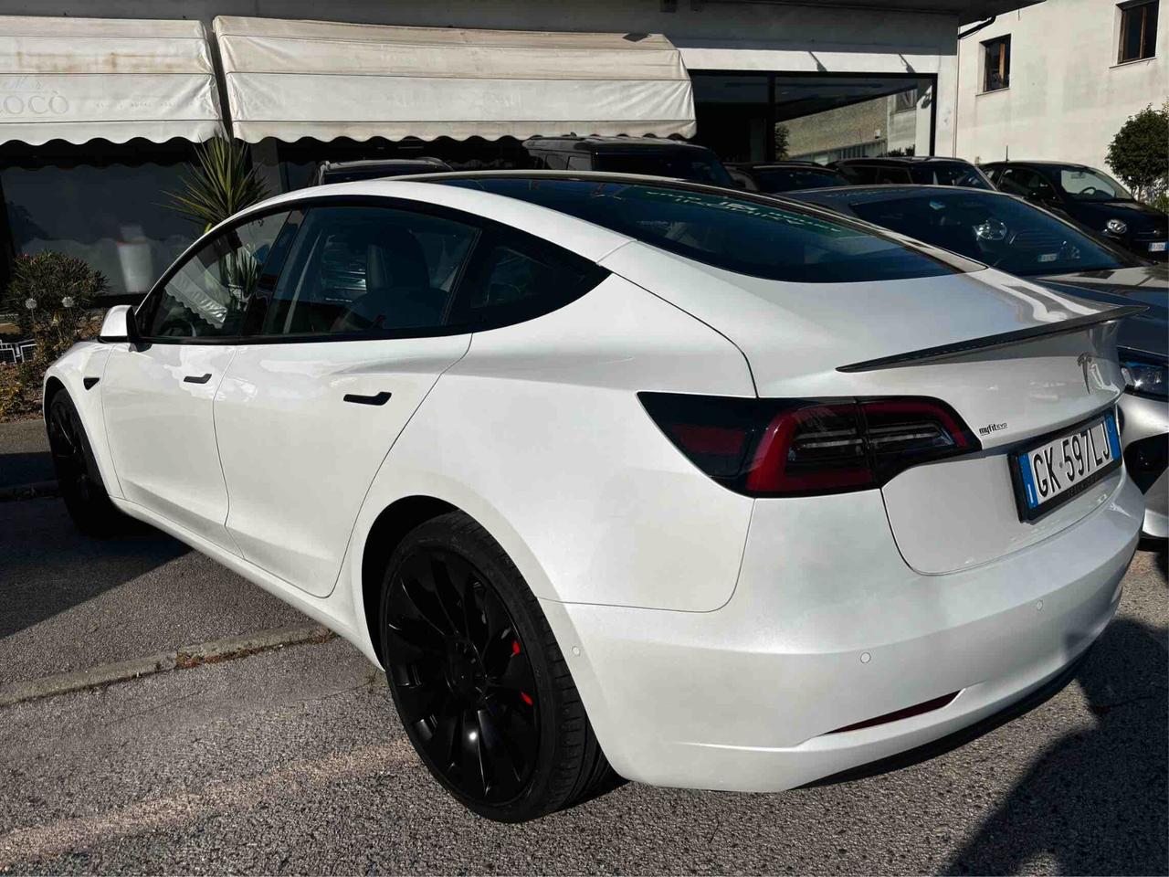 Tesla Model 3 Long Range AWD Performance Summon