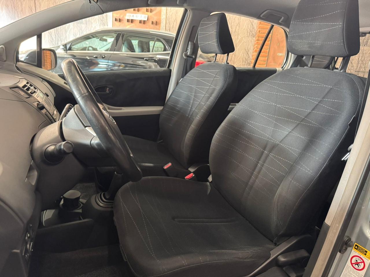 Toyota Yaris 1.0 5 porte Sol