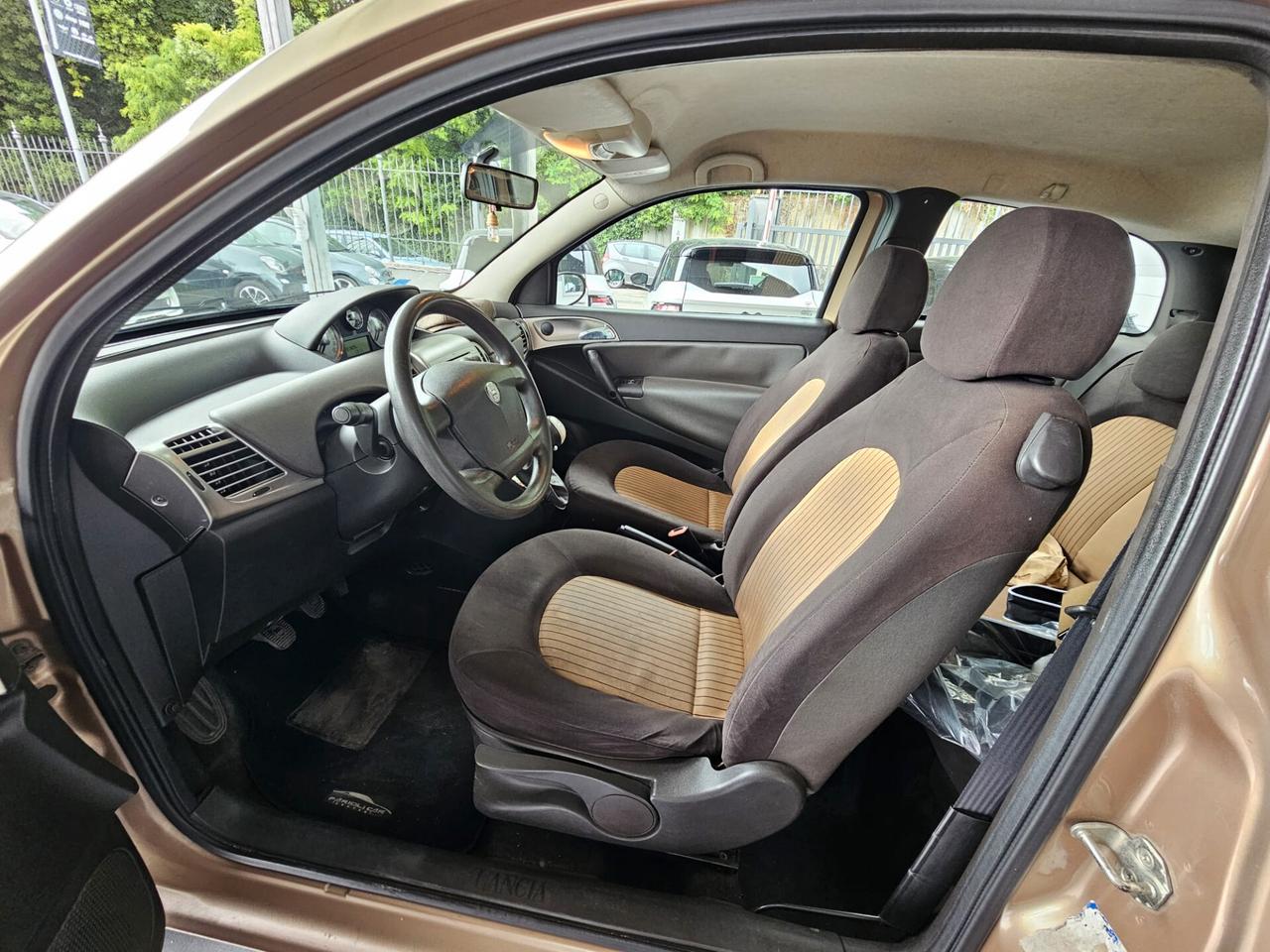 Lancia Ypsilon 1.2 Oro Giallo