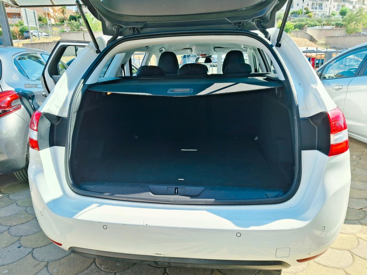 Peugeot 308 BlueHDi 120 S&S SW Allure