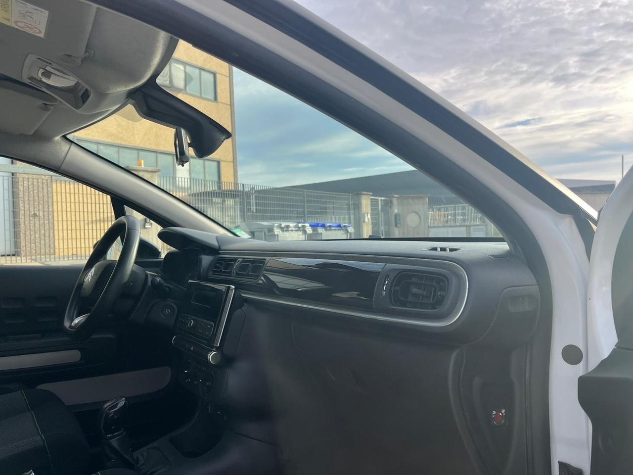 Citroen C3 BlueHDi Shine abbinata a Carrattrezzi