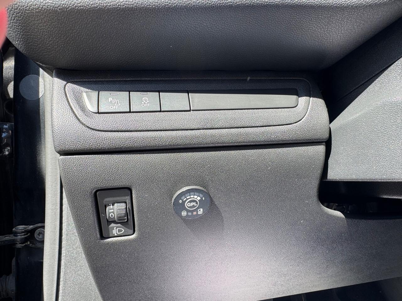 Peugeot 208 82cv 5p. GPL Allure NEOPATENTATI UNICO PROPRIETARIO