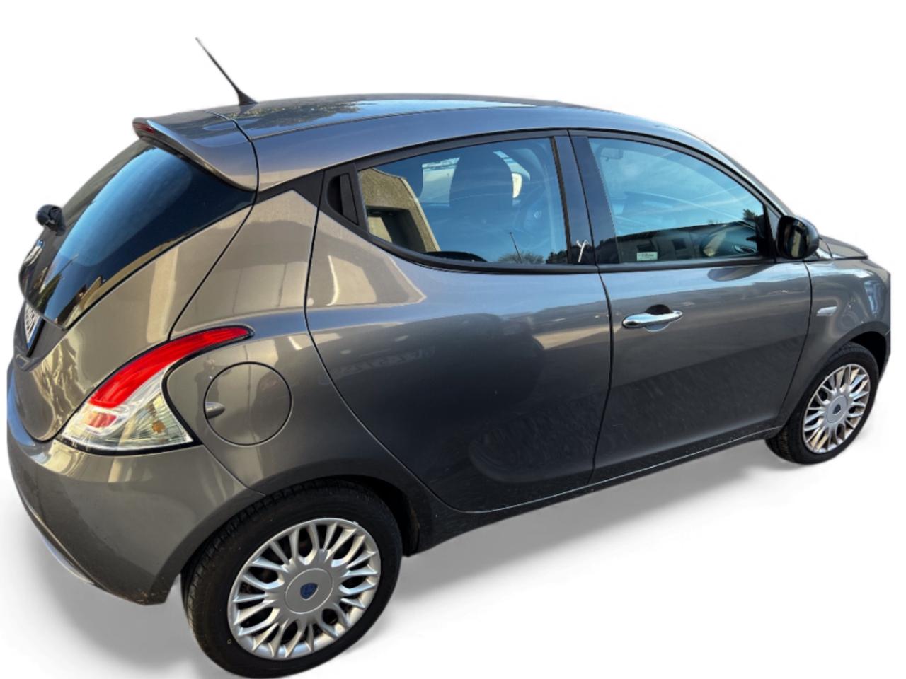 Lancia Ypsilon 1.2 69 CV 5 porte S&S Platinum Perfetta Ok Neopatentati